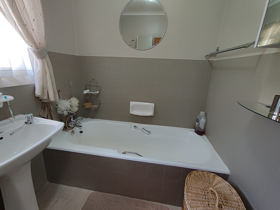 3 Bedroom Property for Sale in Flimieda North West